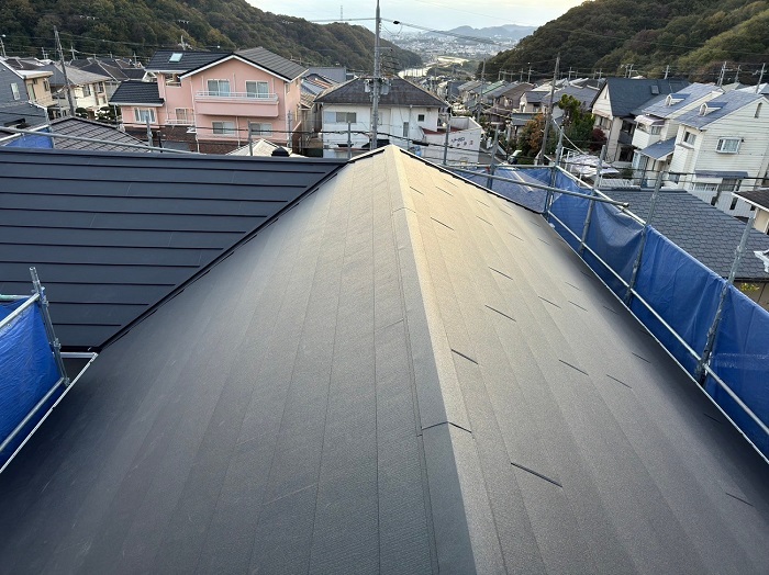 姫路市でのコロニアル屋根重ね葺き工事が完了